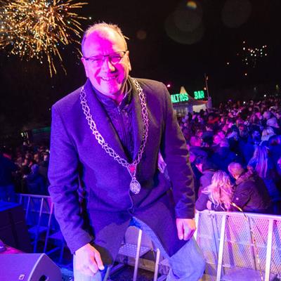 Burgemeester Heerts bij het aftelfeest 2023