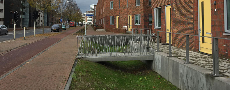 De Kayersbeek bij Molenstraat Centrum, met ruimte voor afgekoppeld regenwater.