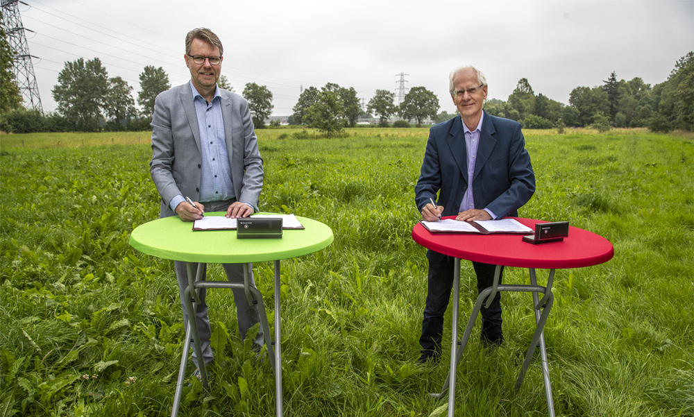 Wethouder Wim Willems en Fun Hendriks, voorzitter deA